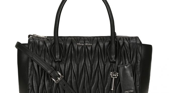 Tide flow fashion products MSCHF'S microscopic handbag just sold for  $63,750 USD. Almost 20 times the price of a real-life Louis Vuitton OnTheGo  tote, which the art…, louis vuitton microscopic bag price