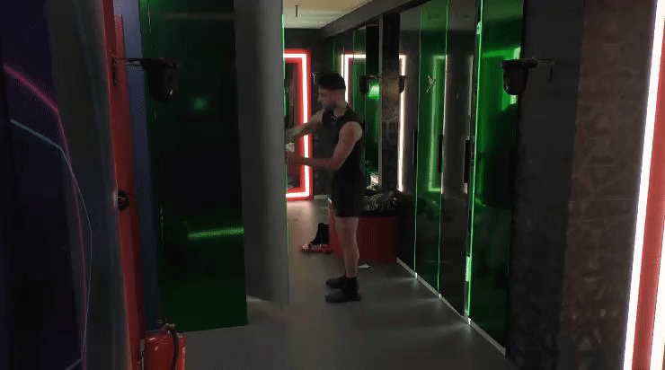 f3d23ee26e1ab209d9761de031ec62b3.gif