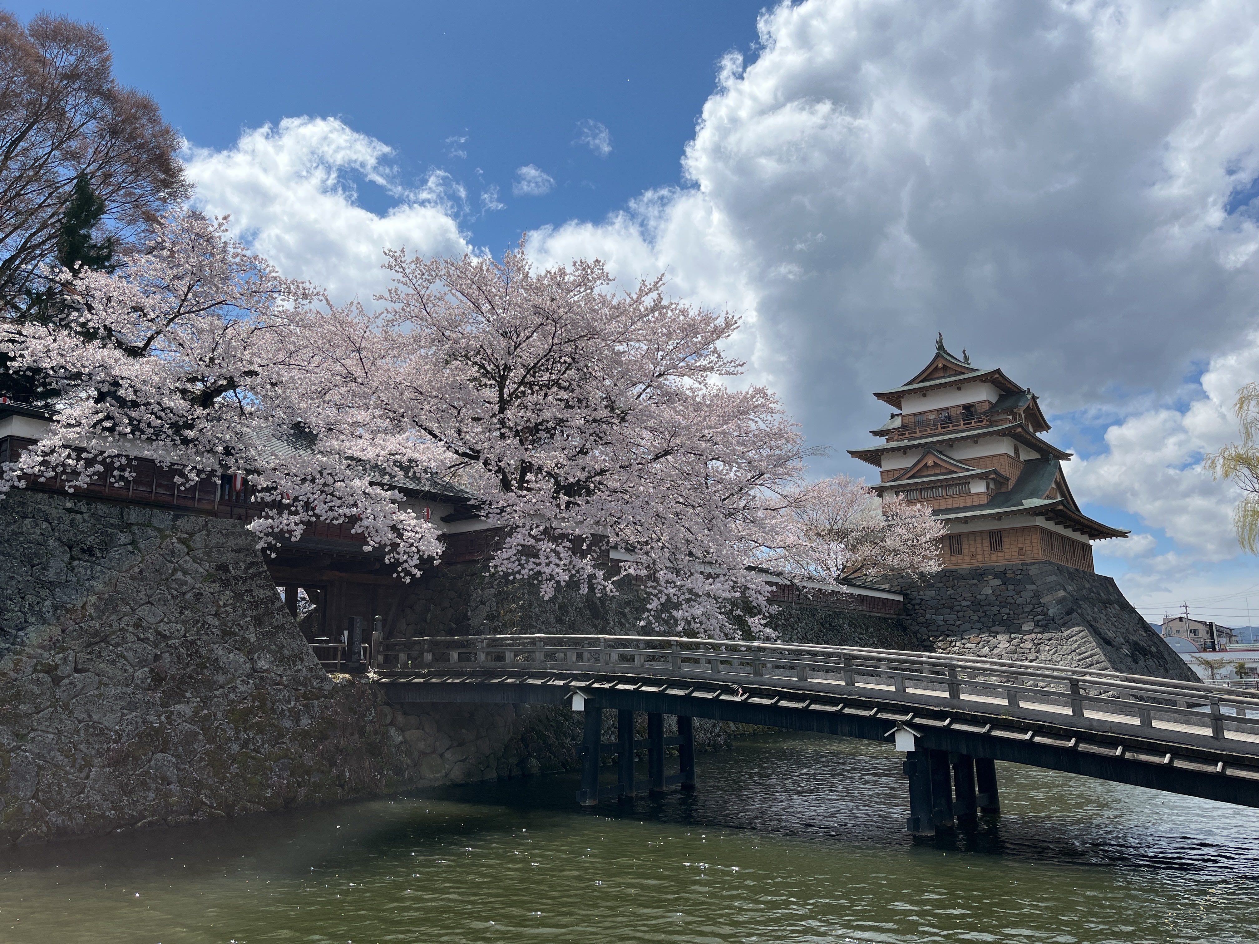 お濠と天守閣