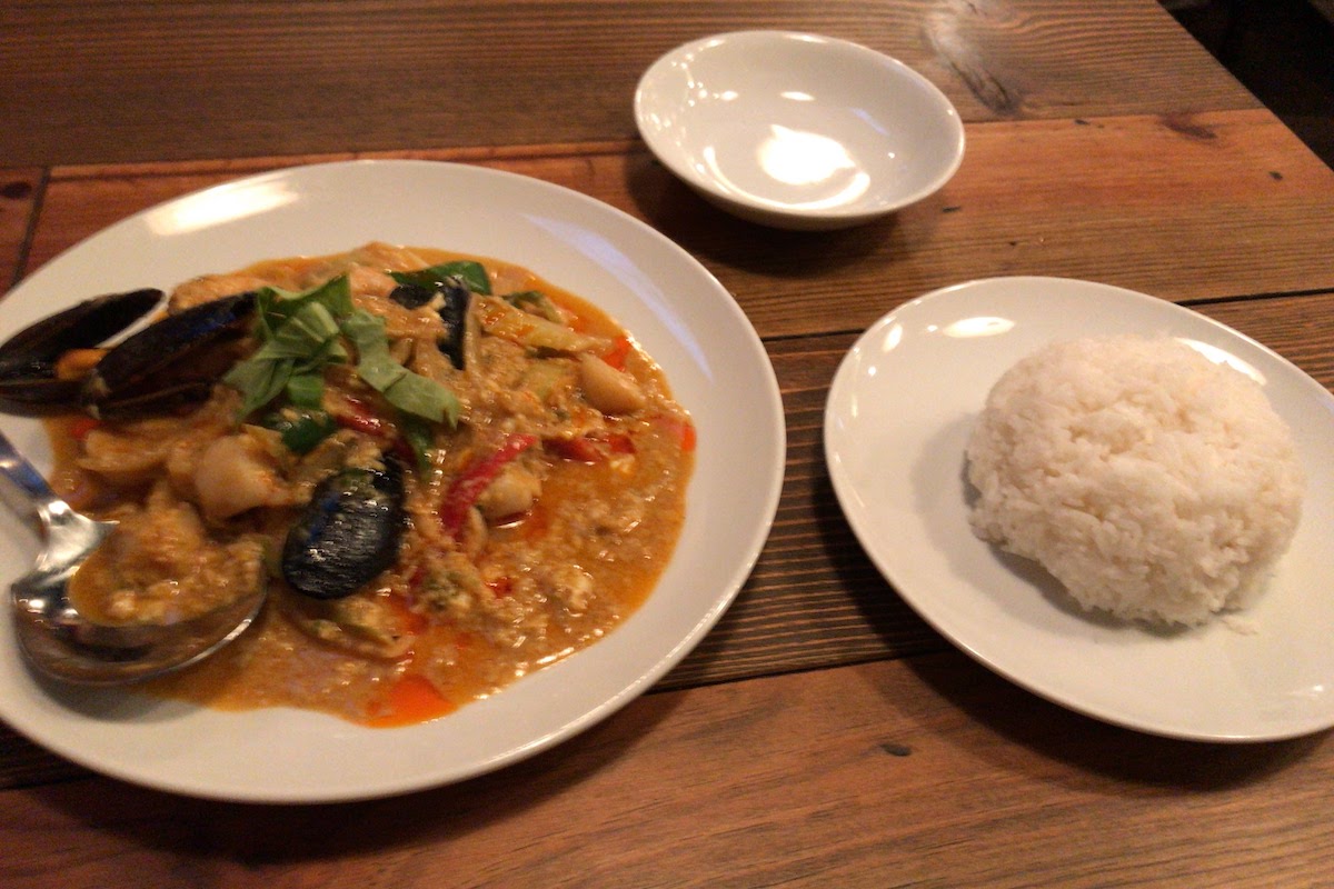 川崎 タイ料理 イサーン酒場 パッポンカリー（シーフード）
