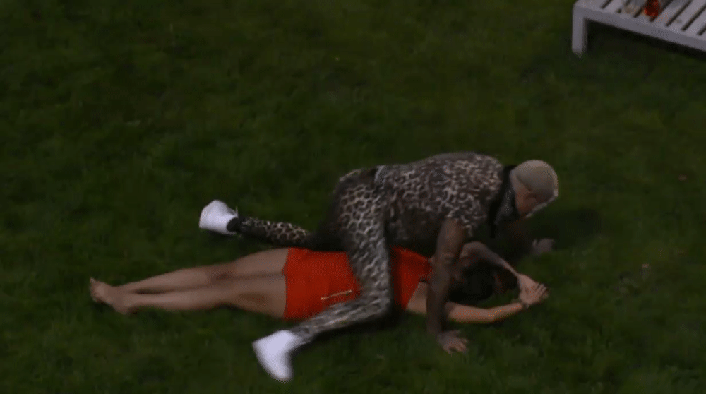 fa81b1911231ee9e802264d3ee0a2067.gif