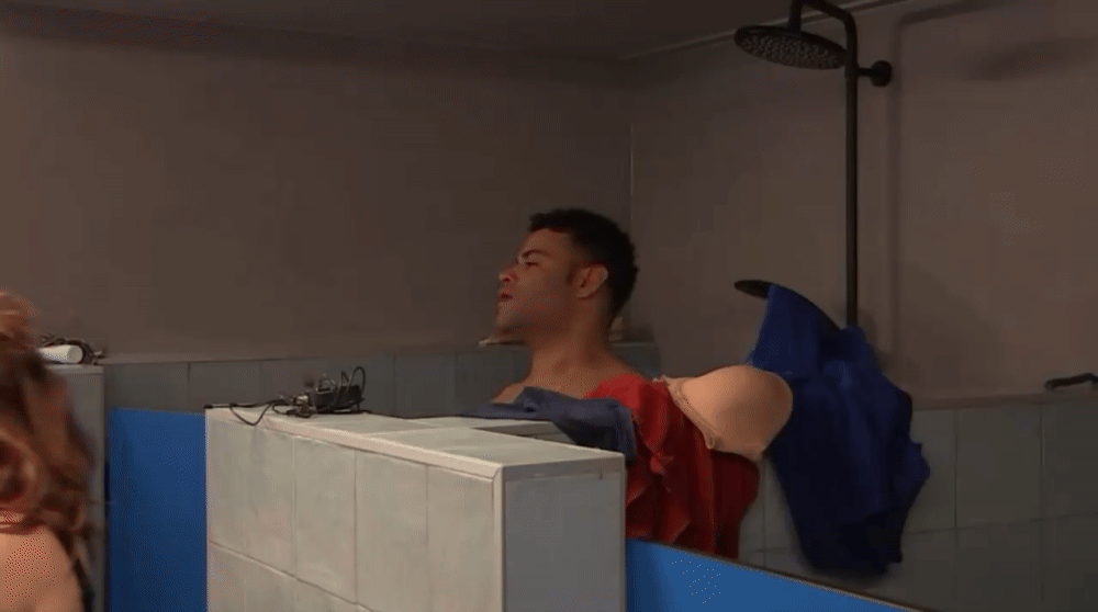 fa8fa4848f96e46813f7b9691a16e6a4.gif
