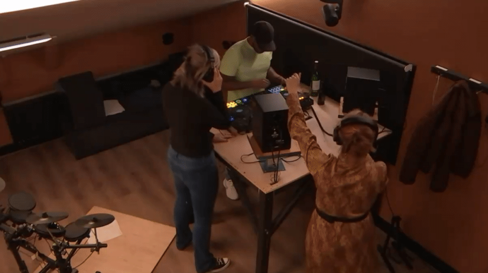fc043a3d7ef04a74db71a17bb140626e.gif