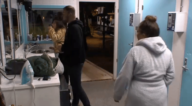fe24b109e2c78e7b903bb8b47fdbacd4.gif